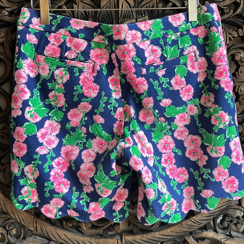 Lilly Pulitzer Darci Stretchy Knit Floral Print Scalloped Edge Shorts Size 4 - Picture 5 of 12